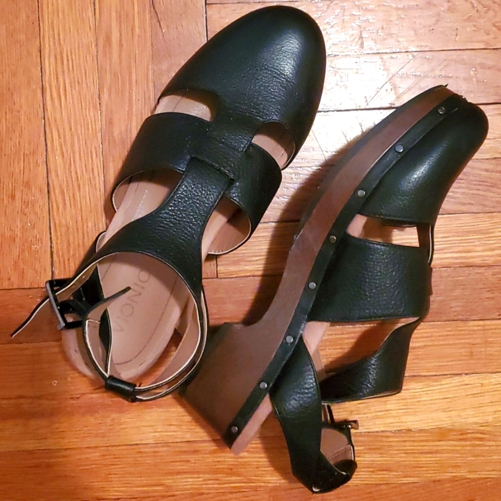 Vionic Faye T-Strap Black Leather Clog